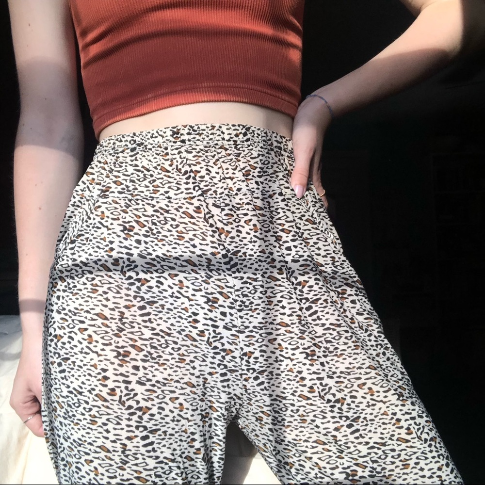 High Waisted Printed Capri Pants with POCKETS!